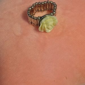 Paparazzi flower ring